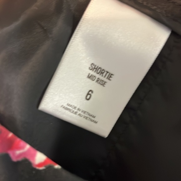 Express Shortie Mid Rise Size 6 Black - Picture 5 of 9